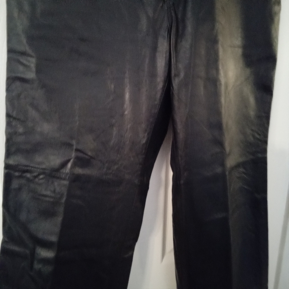 Danier Women's Black Leather Wide Leg Pants With Angled Pockets 34" Waist - Picture 11 of 12